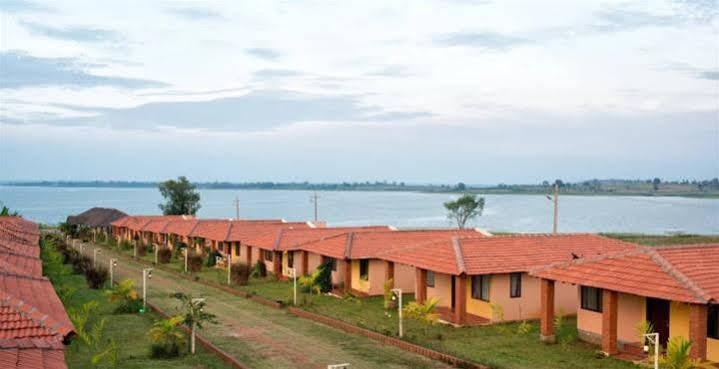 The Peepal Tree, Kabini Begur Bagian luar foto